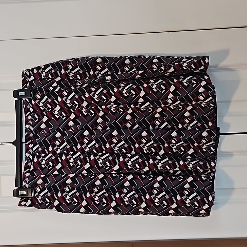 Ann Taylor size 10P flared lined skirt, gray, black, white, and burgundy.